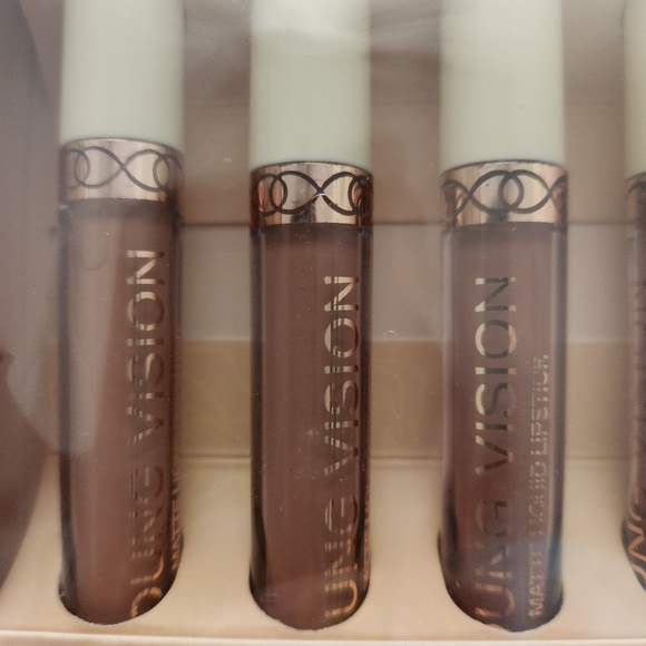 Young Vision long-lasting Lipgloss - Picture 2 of 9